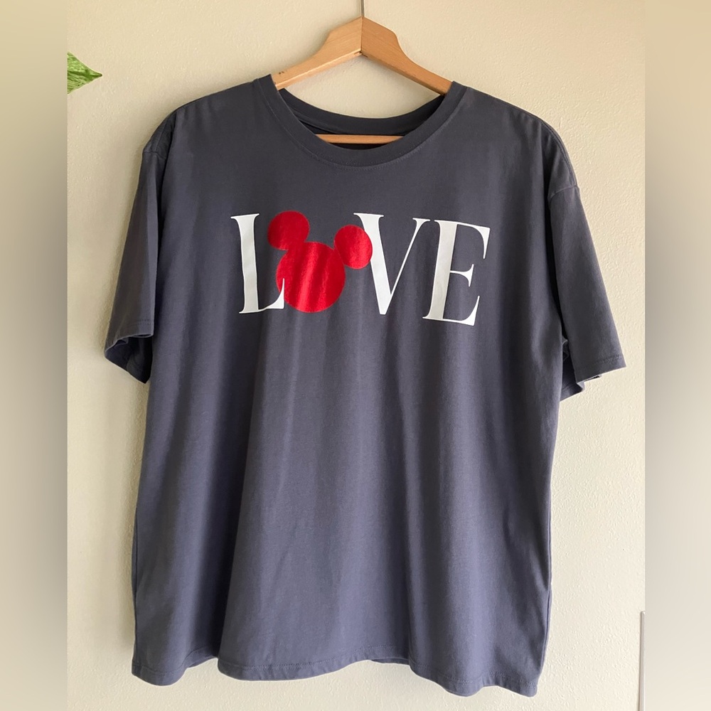 Disney Mickey Mouse Love Gray Red Woman’s Plus Size 2XL Shirt Grey Disney World